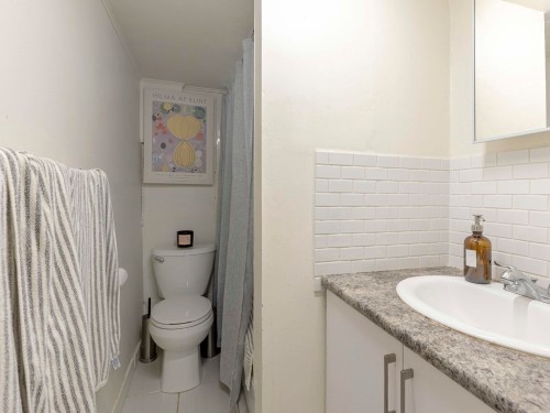 2325 8Th Avenue W, Vancouver, BC 