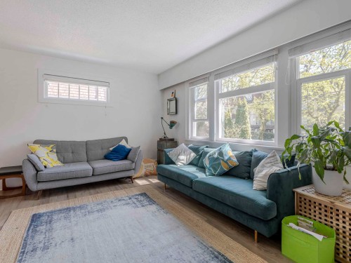 2325 8Th Avenue W, Vancouver, BC 