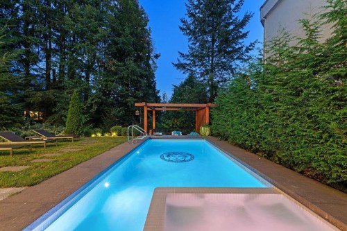 558 Glenross Road, West Vancouver, BC 