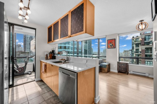 1504-1003 Burnaby Street  Vancouver, BC V6E 4R7