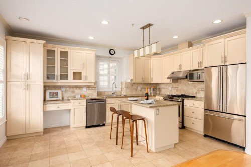 2818 19Th Avenue W, Vancouver, BC 