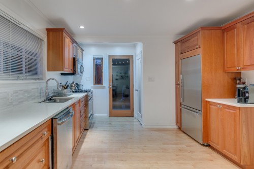 6431 Rosebery Avenue, West Vancouver, BC 