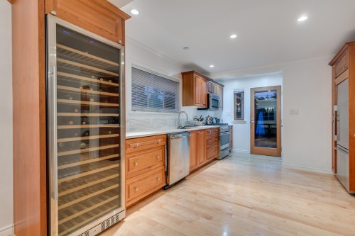 6431 Rosebery Avenue, West Vancouver, BC 