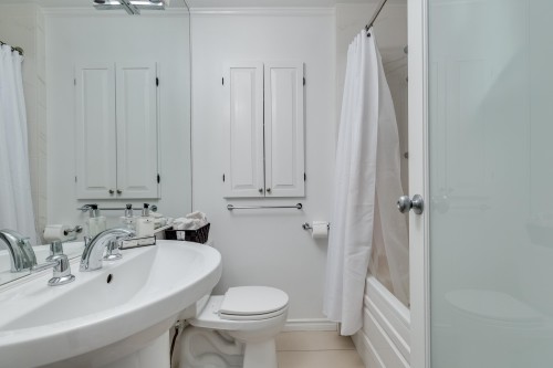 6431 Rosebery Avenue, West Vancouver, BC 