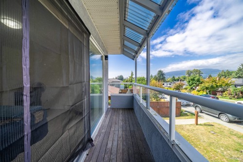 215 18Th Street W, North Vancouver, BC 