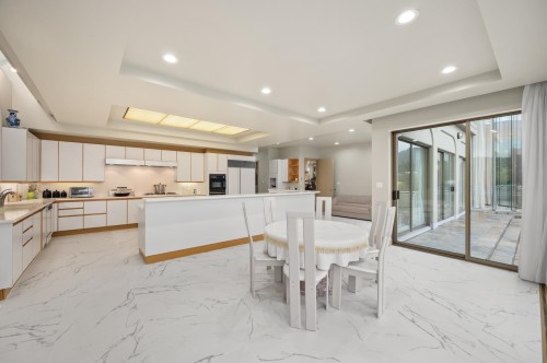 828 Beachview Drive, North Vancouver, BC 