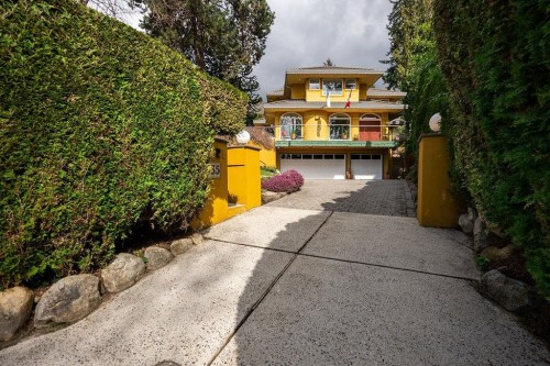 2635 Rosebery Avenue, West Vancouver, BC 