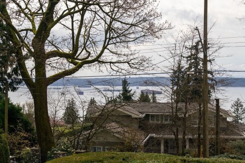 2635 Rosebery Avenue, West Vancouver, BC 