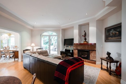 2635 Rosebery Avenue, West Vancouver, BC 