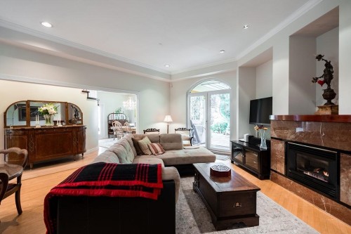 2635 Rosebery Avenue, West Vancouver, BC 