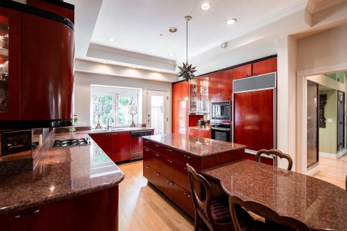 2635 Rosebery Avenue, West Vancouver, BC 