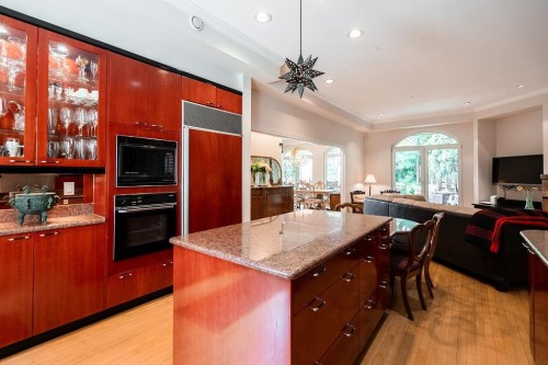 2635 Rosebery Avenue, West Vancouver, BC 