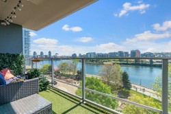 801-980 Cooperage Way  Vancouver, BC V6B 0C3