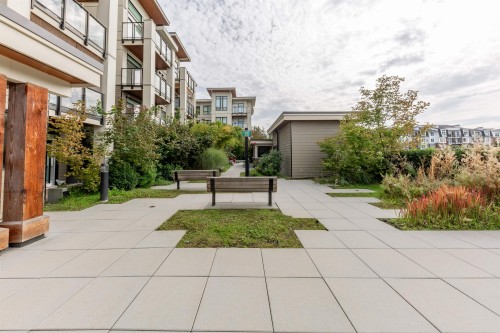 315-4033 May Drive, Richmond, BC 