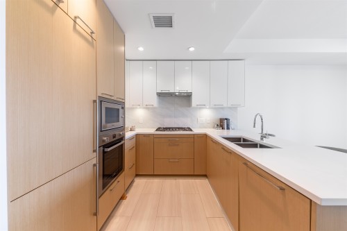 315-4033 May Drive, Richmond, BC 