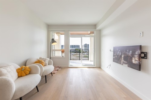 315-4033 May Drive, Richmond, BC 