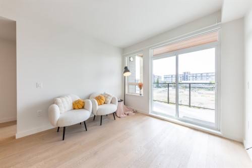 315-4033 May Drive, Richmond, BC 