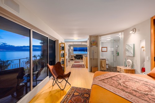 1001-02-150 24Th Street, West Vancouver, BC 