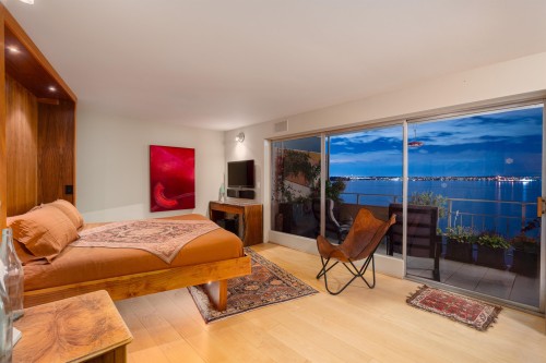 1001-02-150 24Th Street, West Vancouver, BC 