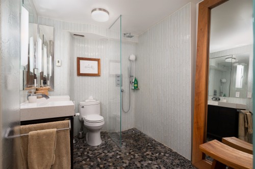 1001-02-150 24Th Street, West Vancouver, BC 