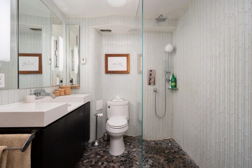 1001-02-150 24Th Street, West Vancouver, BC 