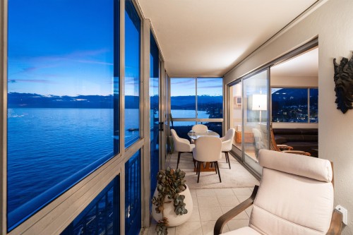 1001-02-150 24Th Street, West Vancouver, BC 