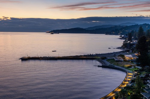 1001-02-150 24Th Street, West Vancouver, BC 