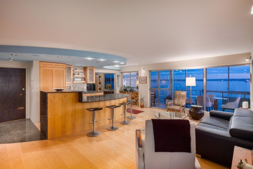 1001-02-150 24Th Street, West Vancouver, BC 