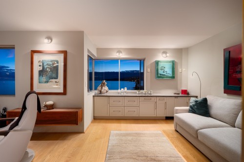 1001-02-150 24Th Street, West Vancouver, BC 