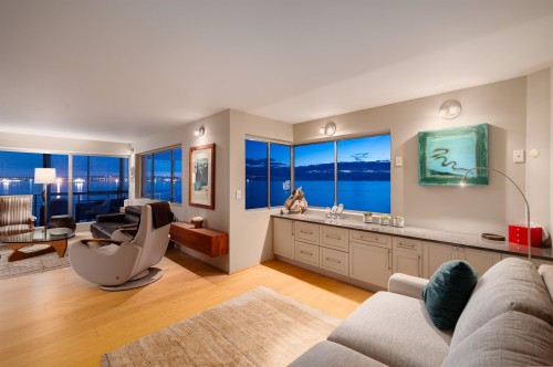 1001-02-150 24Th Street, West Vancouver, BC 