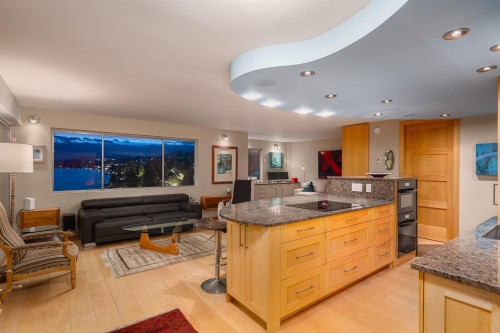 1001-02-150 24Th Street, West Vancouver, BC 