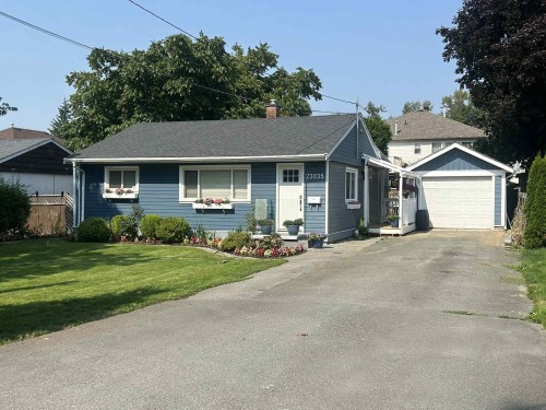 23035 117 Avenue, Maple Ridge, BC 