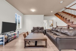 1-4766 55b Street  Delta, BC V4K 3B7