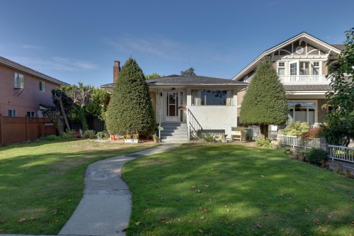 3929 Triumph Street  Burnaby, BC V5C 1Y9