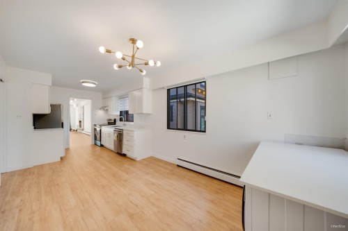 4565 9Th Avenue W, Vancouver, BC 