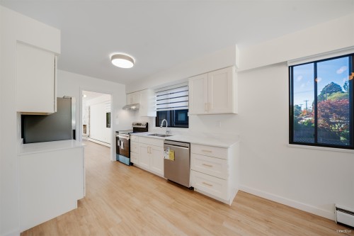 4565 9Th Avenue W, Vancouver, BC 