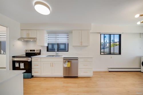 4565 9Th Avenue W, Vancouver, BC 