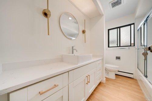 4565 9Th Avenue W, Vancouver, BC 