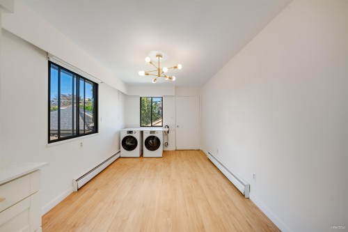 4565 9Th Avenue W, Vancouver, BC 