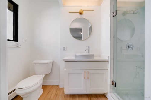 4565 9Th Avenue W, Vancouver, BC 