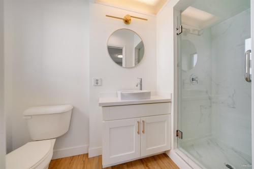 4565 9Th Avenue W, Vancouver, BC 