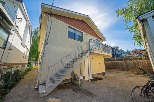 4565 9Th Avenue W, Vancouver, BC 