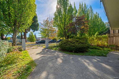 4565 9Th Avenue W, Vancouver, BC 