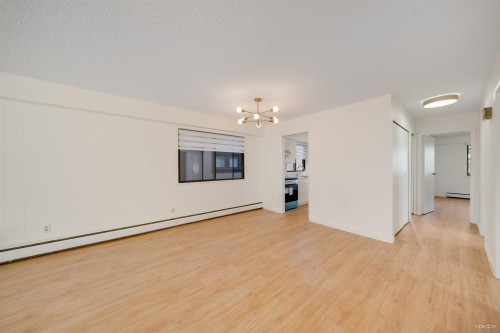 4565 9Th Avenue W, Vancouver, BC 