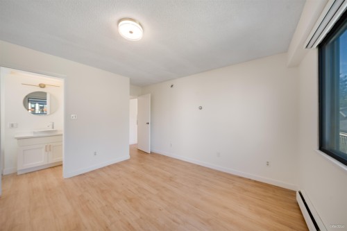 4565 9Th Avenue W, Vancouver, BC 