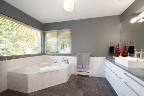 5480 Keith Road, West Vancouver, BC 