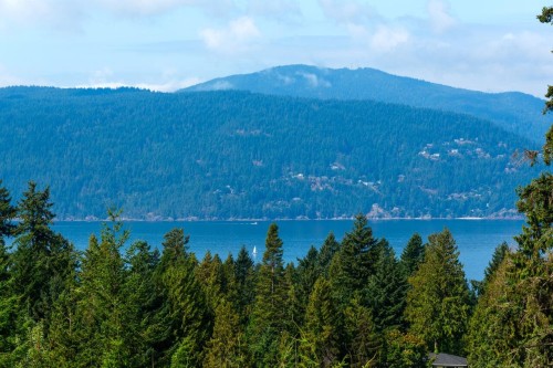 5480 Keith Road, West Vancouver, BC 