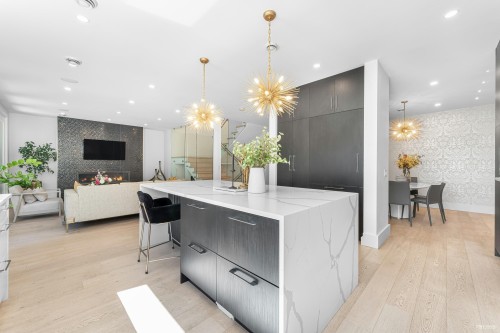 919 4Th Street E, North Vancouver, BC 