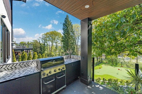 919 4Th Street E, North Vancouver, BC 