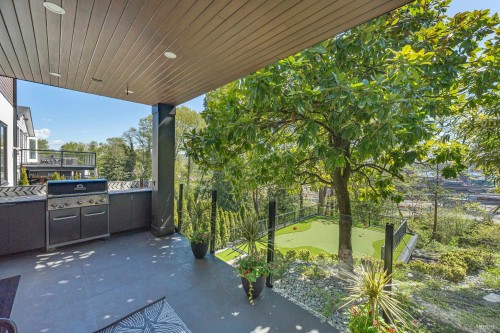 919 4Th Street E, North Vancouver, BC 